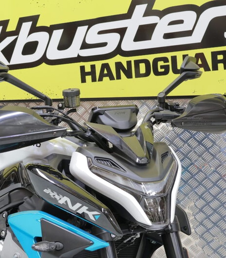 Kit di montaggio paramani Barkbusters per CFMOTO 675 NK (25-26)
