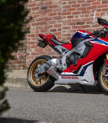 Escape Yoshimura AT2 Acero con punta de carbono para Honda CBR 1000 RR (17-19) 12202bp521