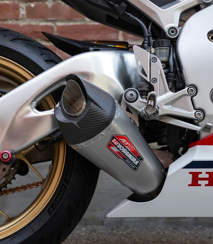 Escape Yoshimura AT2 Acero con punta de carbono para Honda CBR 1000 RR (17-19) 12202bp521