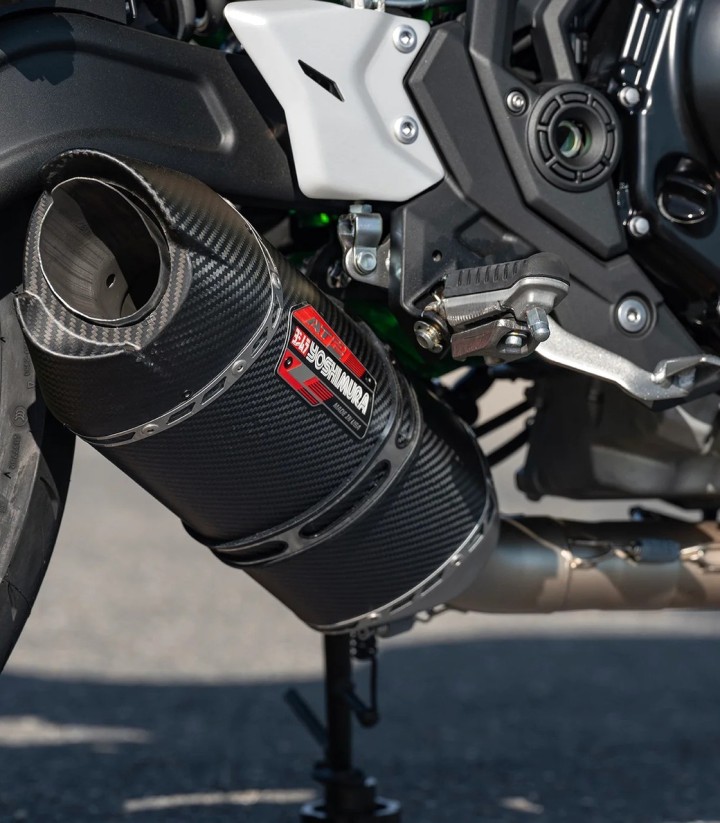 Komplettauspuff Yoshimura AT2 SS Edelstahl mit Carbon-Endkappe für Kawasaki Ninja 650 (17-24), Z 650 (17-24) 14651am221