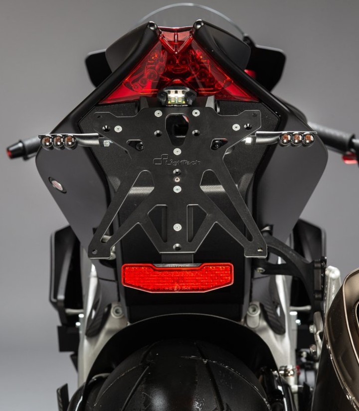 Portamatrículas Regulable LighTech con Luz LT009 y Catadióptrico en Negro para Aprilia RSV 4 1000 (09-20), Tuono V4 1000 (11-14)