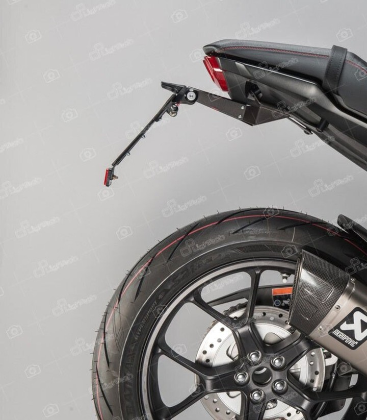Suporte de Matrícula Regulável LighTech com Luz LT009 e Refletor em Preto para Honda CB 1000 R (18-20)