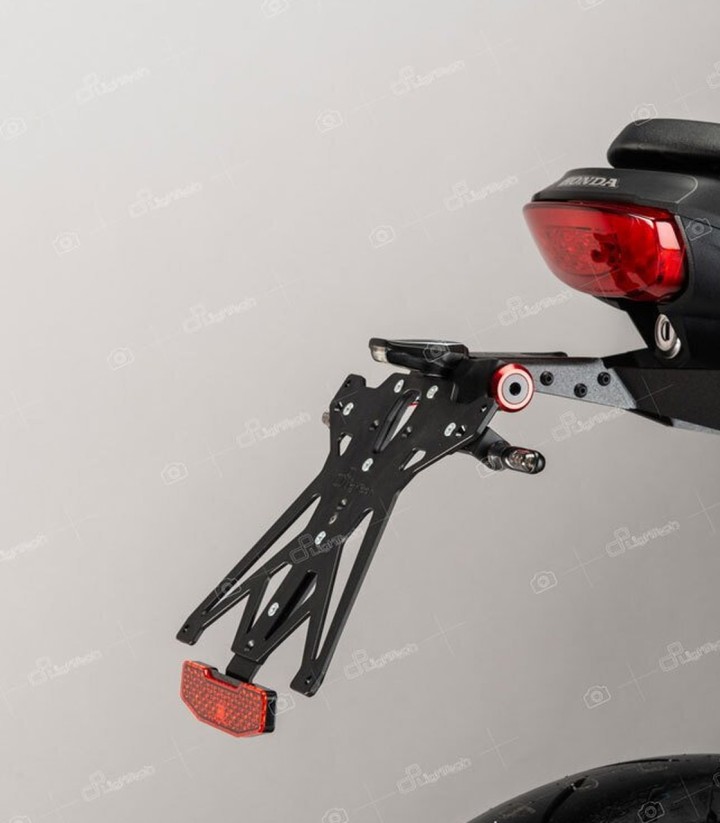Portatarga Regolabile LighTech con Luce LT009 e Catarifrangente in Nero per Honda CB 125 R (18-24), CB 300 R (18-23)
