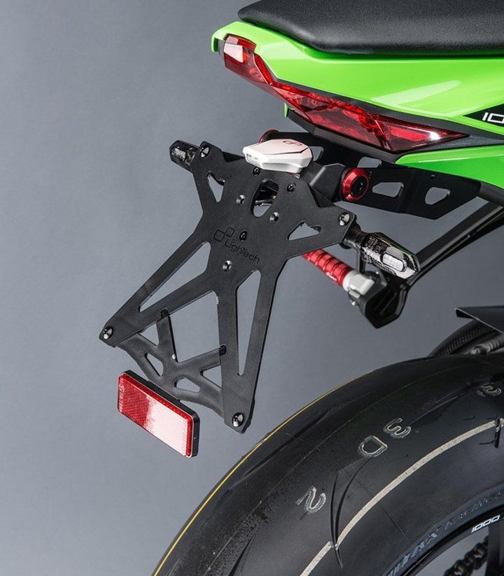 Portamatrículas Regulable LighTech con Luz LT009 y Catadióptrico en Negro para Kawasaki ZX 10 R (16-20)