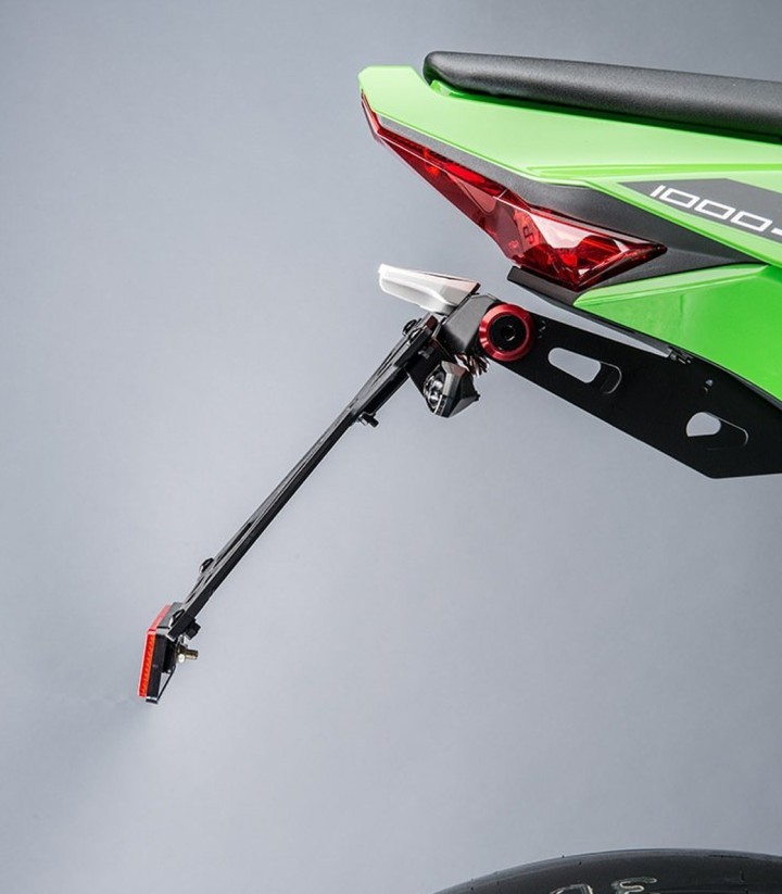 Support de Plaque Réglable LighTech avec Éclairage LT009 et Catadioptre en Noir pour Kawasaki ZX 10 R (16-20)