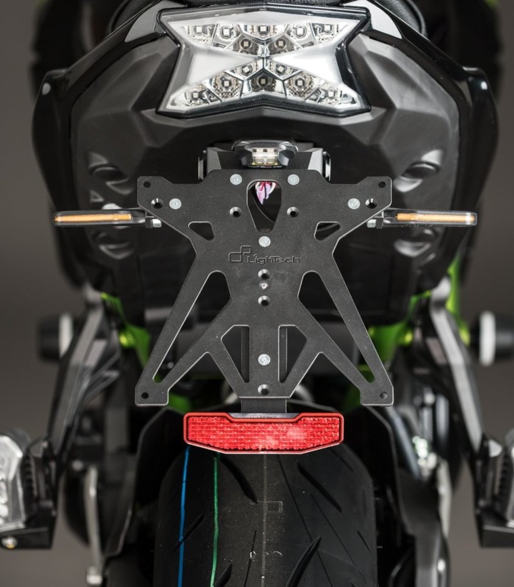 Support de Plaque Réglable LighTech avec Éclairage LT009 et Catadioptre en Noir pour Kawasaki Ninja 650 (17-25), Z 650 (16-22, 2