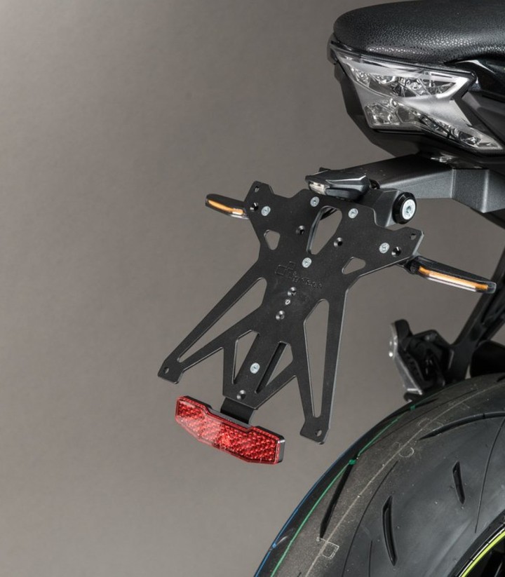 Portatarga Regolabile LighTech con Luce LT009 e Catarifrangente in Nero per Kawasaki Ninja 650 (17-25), Z 650 (16-22, 25)