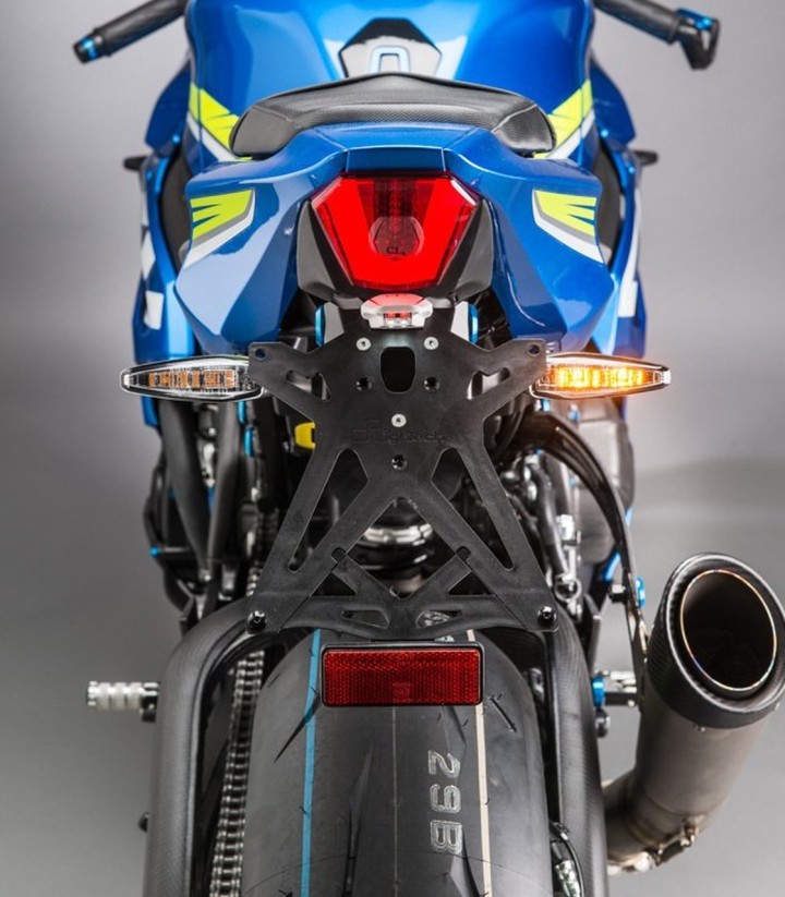 Portamatrículas Regulable LighTech con Luz LT009 y Catadióptrico en Negro para Suzuki GSX-R 1000 (17-22)