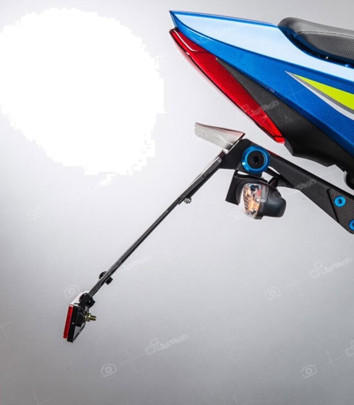 Portamatrículas Regulable LighTech con Luz LT009 y Catadióptrico en Negro para Suzuki GSX-R 1000 (17-22)