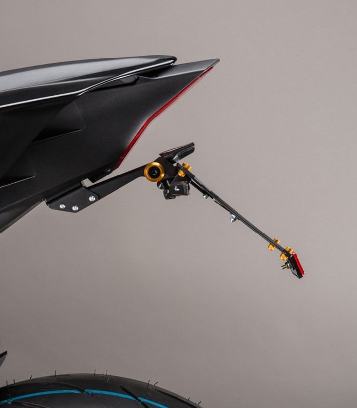 Verstelbare Kentekenplaathouder LighTech met LT009 Verlichting en Reflector in Zwart voor Yamaha YZF R6 (17-24)