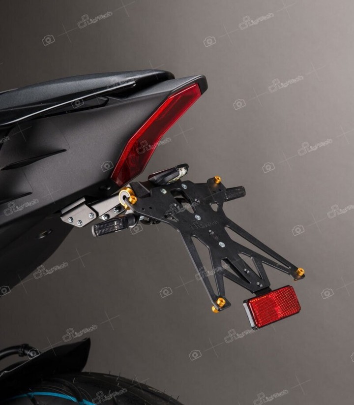 Portamatrículas Regulable LighTech con Luz LT009 y Catadióptrico en Negro para Yamaha YZF R6 (17-24)