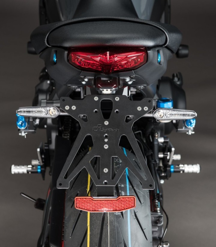 Portamatrículas Regulable LighTech con Luz LT009 y Catadióptrico en Negro para Yamaha MT 09 (21-24)