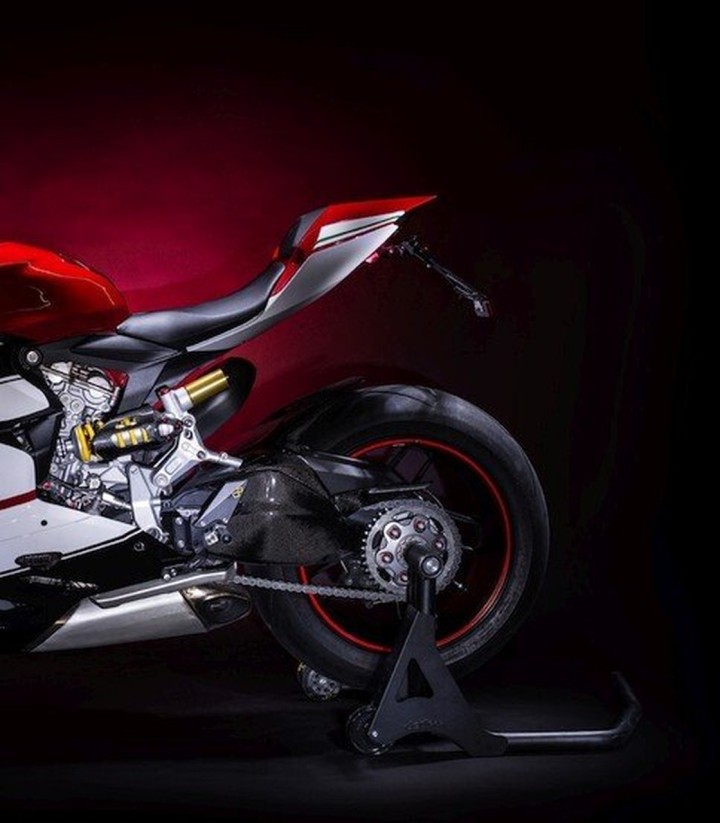 Verstellbarer Kennzeichenhalter LighTech mit Halterung für Racing-Blinker in Schwarz für Ducati 1199/1299/899/959 Panigale (12-1
