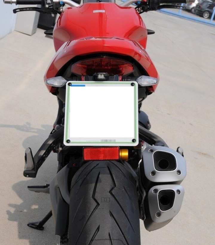 Verstellbarer Kennzeichenhalter LighTech mit Halterung für Racing-Blinker in Schwarz für Ducati Monster 1200 (17-21), Monster 79
