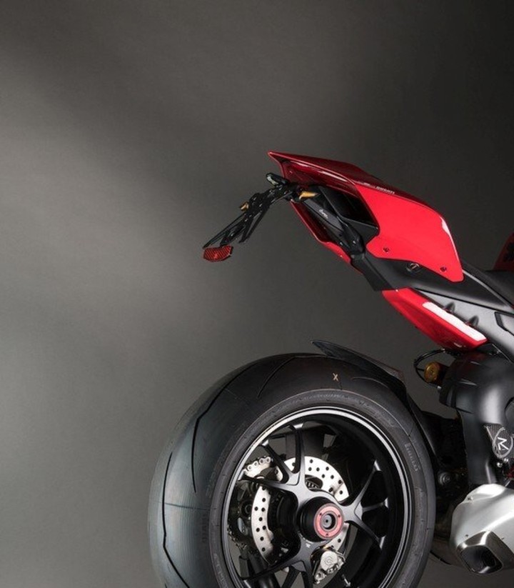 Portatarga Regolabile LighTech in Nero per several Ducati models