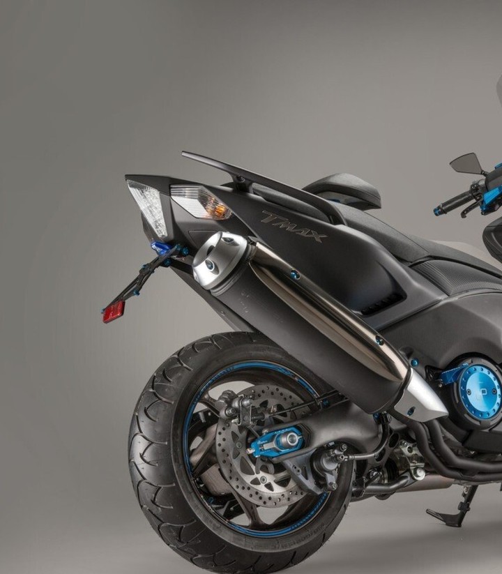 Support de Plaque Réglable LighTech en Noir pour Yamaha TMAX 530 (12-16)