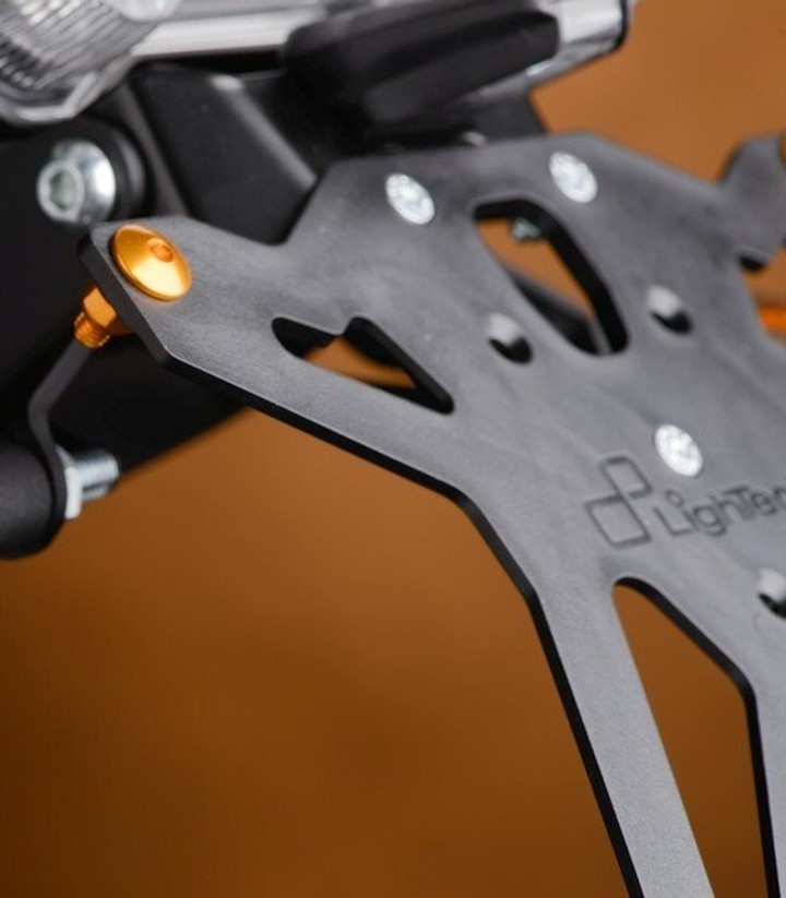 Verstelbare Kentekenplaathouder LighTech in Zwart voor Yamaha MT 09 (13-16)