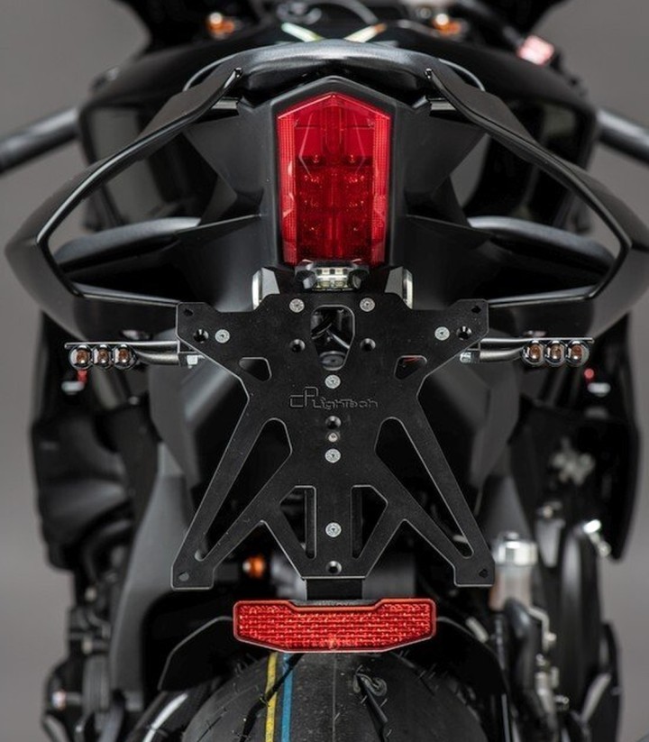 Portamatrículas Regulable LighTech en Negro para Yamaha YZF R1 (15-25)