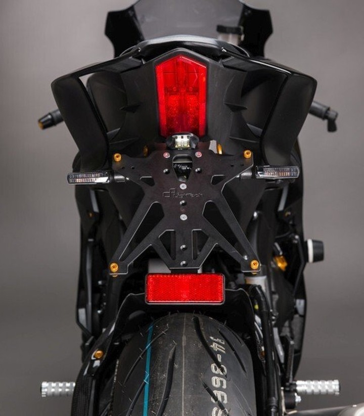 Verstelbare Kentekenplaathouder LighTech in Zwart voor Yamaha YZF R6 (17-24)