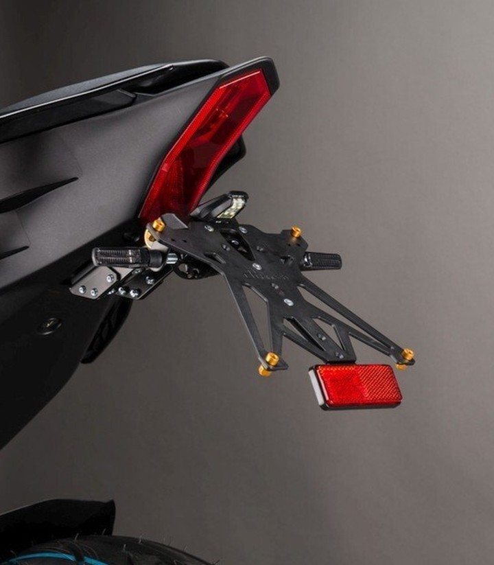 Suporte de Matrícula Regulável LighTech em Preto para Yamaha YZF R6 (17-24)