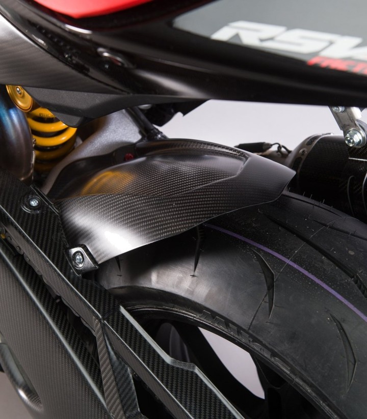 Guarda-lamas traseiro de carbono LighTech para Aprilia RSV 4 1100 (21-25), Tuono V4 1000 (25), Tuono V4 1100 (21-25)