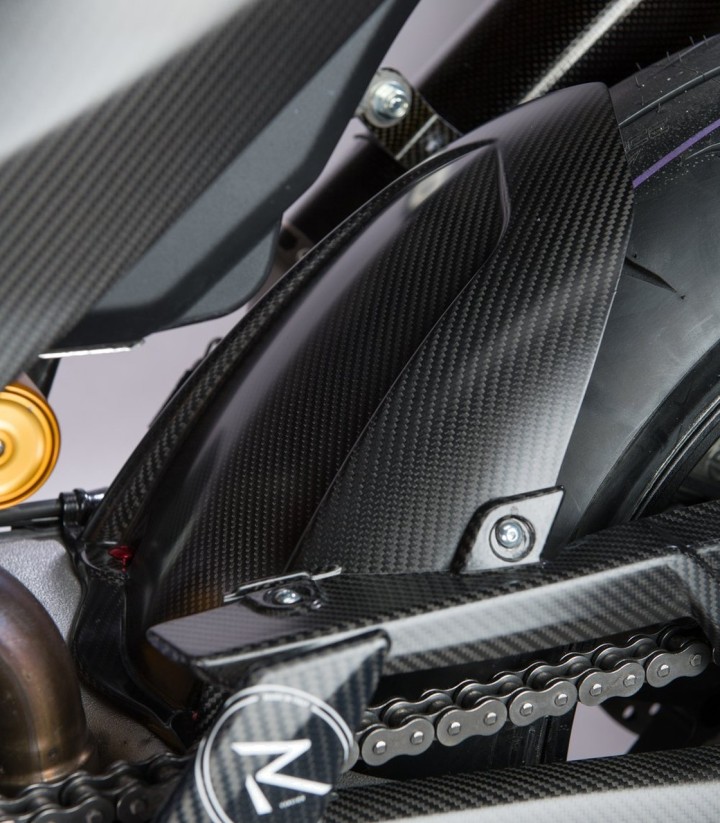 Garde-boue arrière en carbone LighTech pour Aprilia RSV 4 1100 (21-25), Tuono V4 1000 (25), Tuono V4 1100 (21-25)