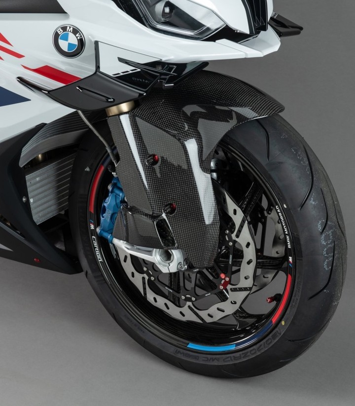 Parafango anteriore in carbonio LighTech con prese d'aria per il raffreddamento delle pinze freno per BMW S 1000 R (21-24), S 10