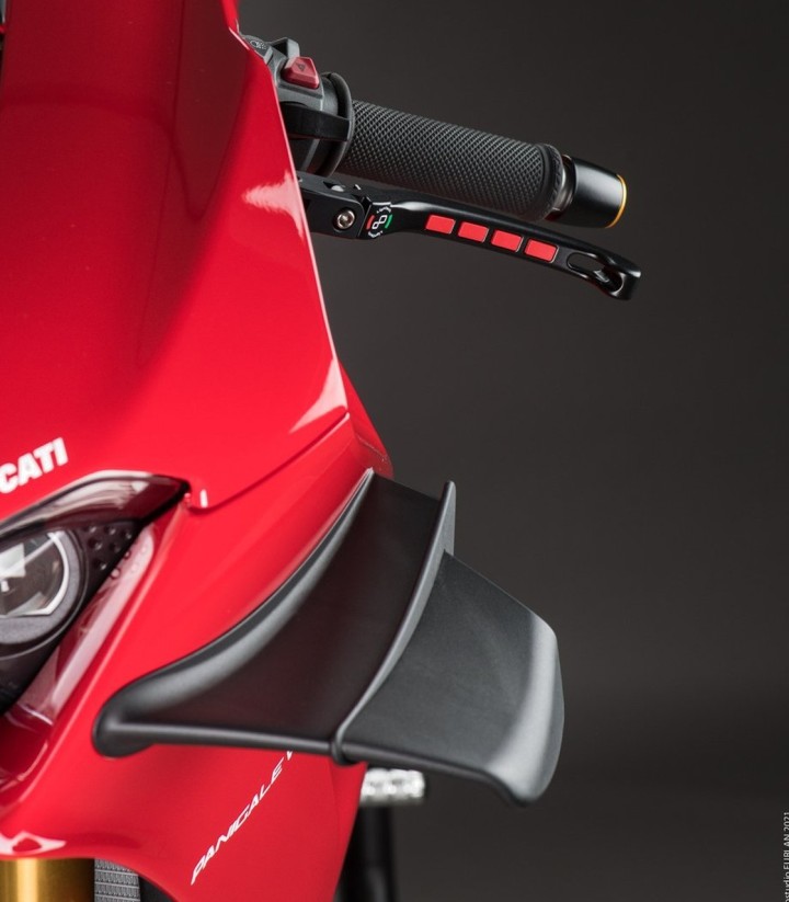Defletor lateral de carbono LighTech para Ducati Panigale 1000 V4 R (19-20), Panigale 1100 V4 (22-23)