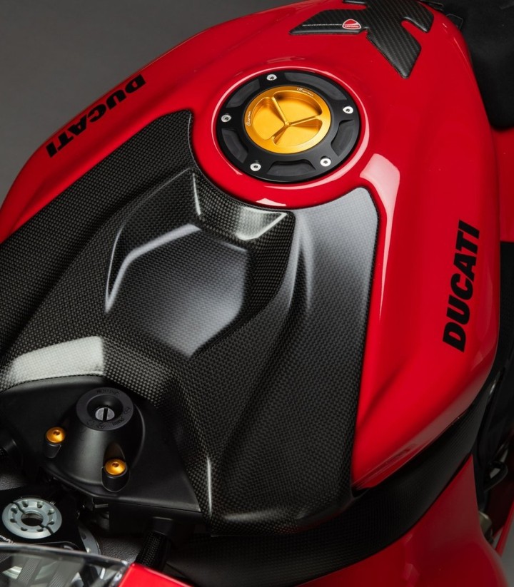 Cache de réservoir en carbone LighTech pour Ducati Panigale 1000 V4 R (26), Panigale 1100 V4 (25-26)