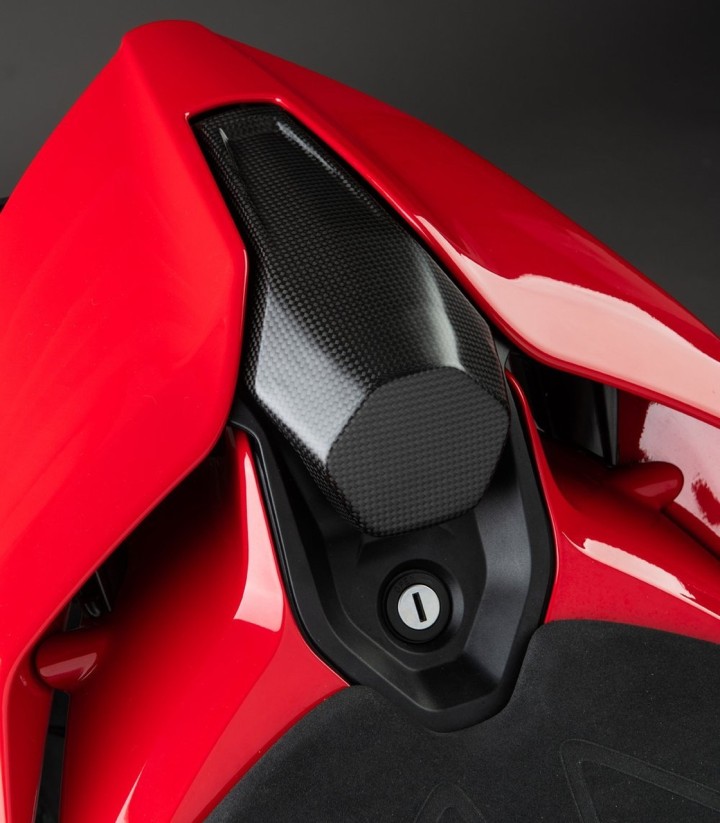 Achterkuipafdekking van carbon LighTech voor Ducati Panigale 1100 V4 (25)