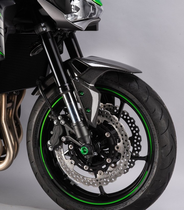 Parafango anteriore in carbonio LighTech per Kawasaki Z 900 (17-25)