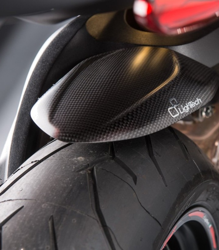 Parafango posteriore in carbonio LighTech per MV Agusta Brutale 675 (12-16), F3 675/800 (12-16), Rivale 800 (14-16)
