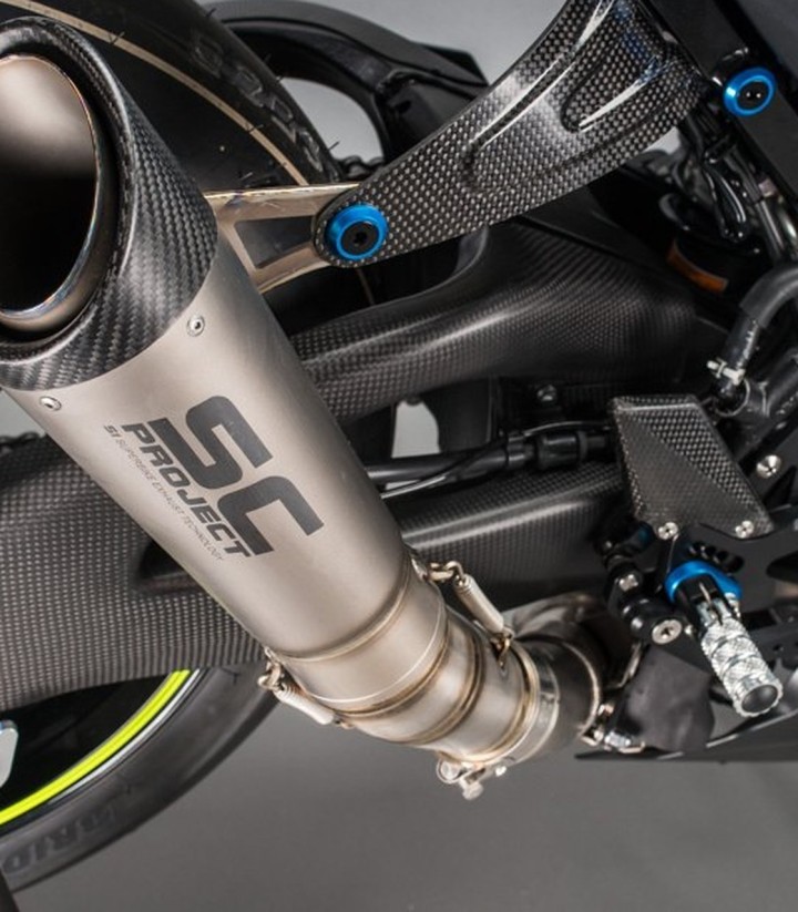 Protection de bras oscillant en carbone LighTech pour Suzuki GSX-R 1000 (17-24)