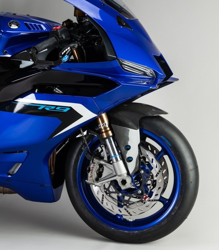 Guardabarros Delantero de Carbono LighTech para Yamaha R9 (25)
