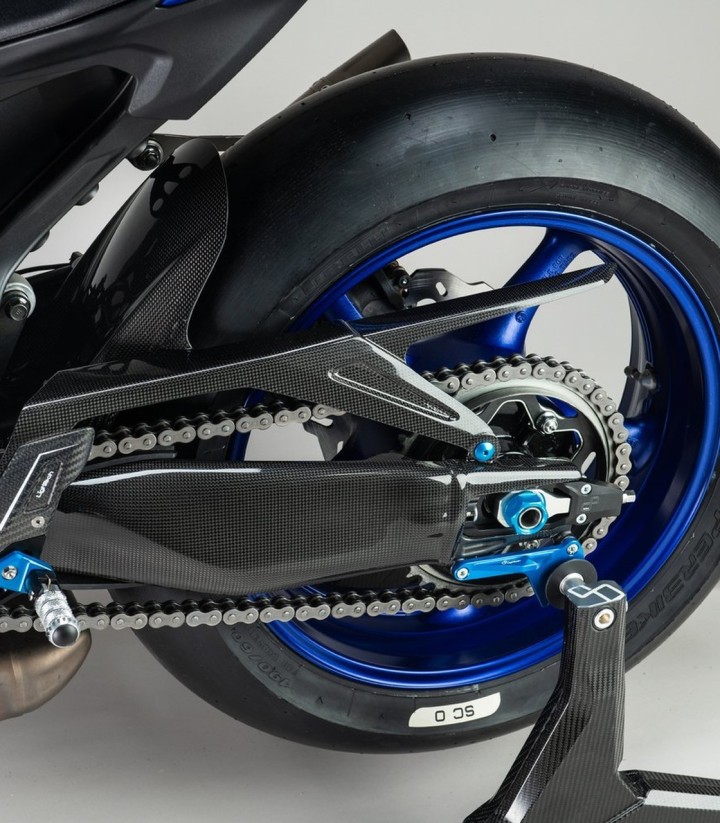 Parafango posteriore in carbonio LighTech per Yamaha R9 (25)