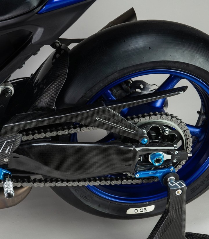 Guarda-lamas traseiro de carbono LighTech para Yamaha R9 (25)