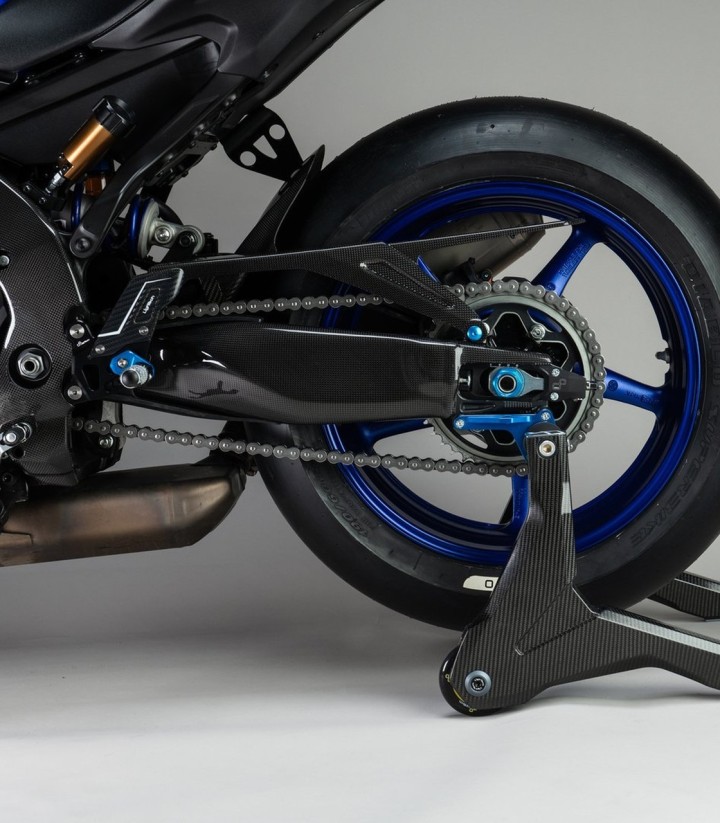Protection de bras oscillant en carbone LighTech pour Yamaha R9 (25)