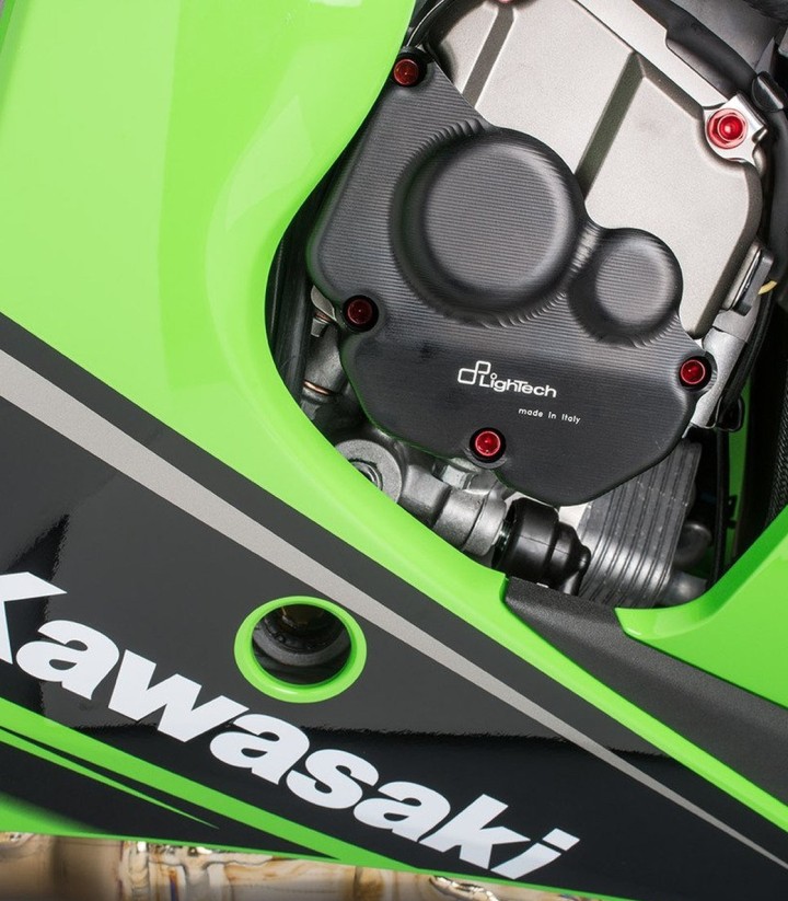 Coperchio pick-up in carbonio LighTech lato destro nero per Kawasaki ZX 10 R (11-24)