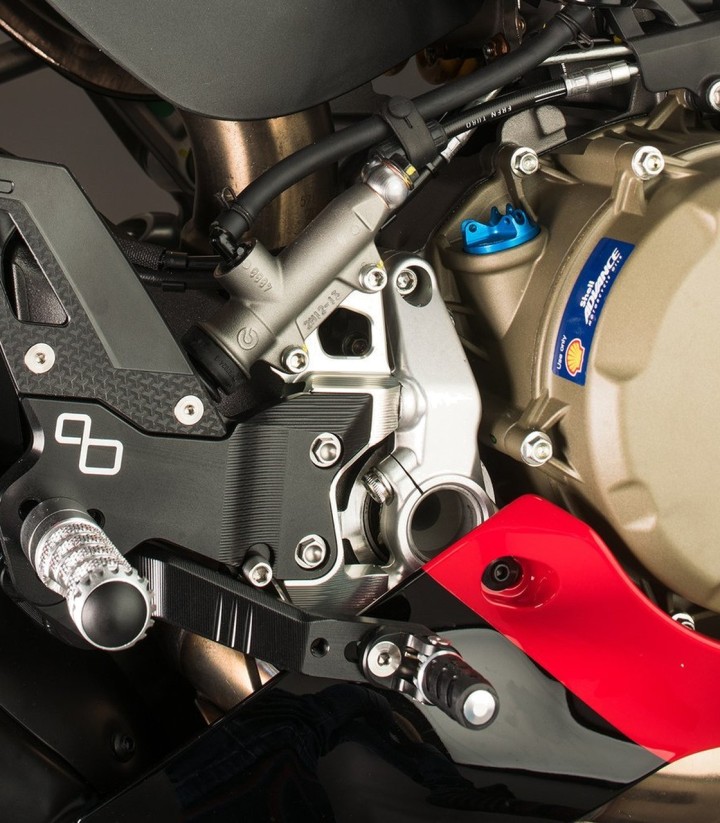 Pedane Regolabili LighTech per diversi modelli Ducati