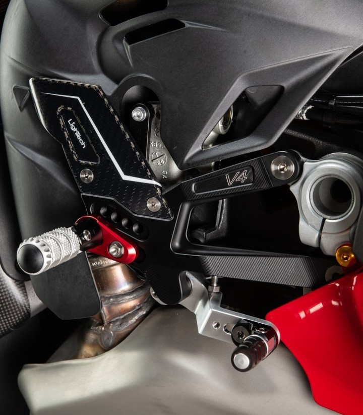 Pedane Regolabili LighTech per Ducati Panigale 1100 V4 (25)