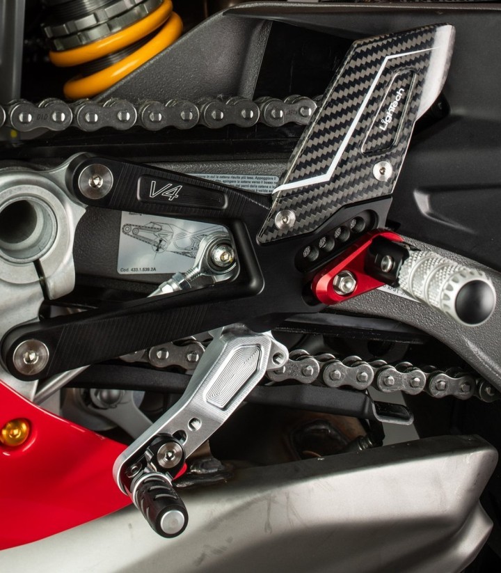 Pedaleiras Reguláveis LighTech para Ducati Panigale 1100 V4 (25)