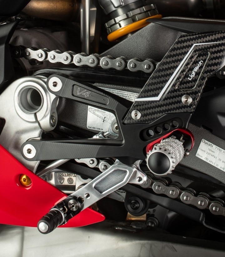 Pedaleiras Reguláveis LighTech para Ducati Panigale 1100 V4 (25)