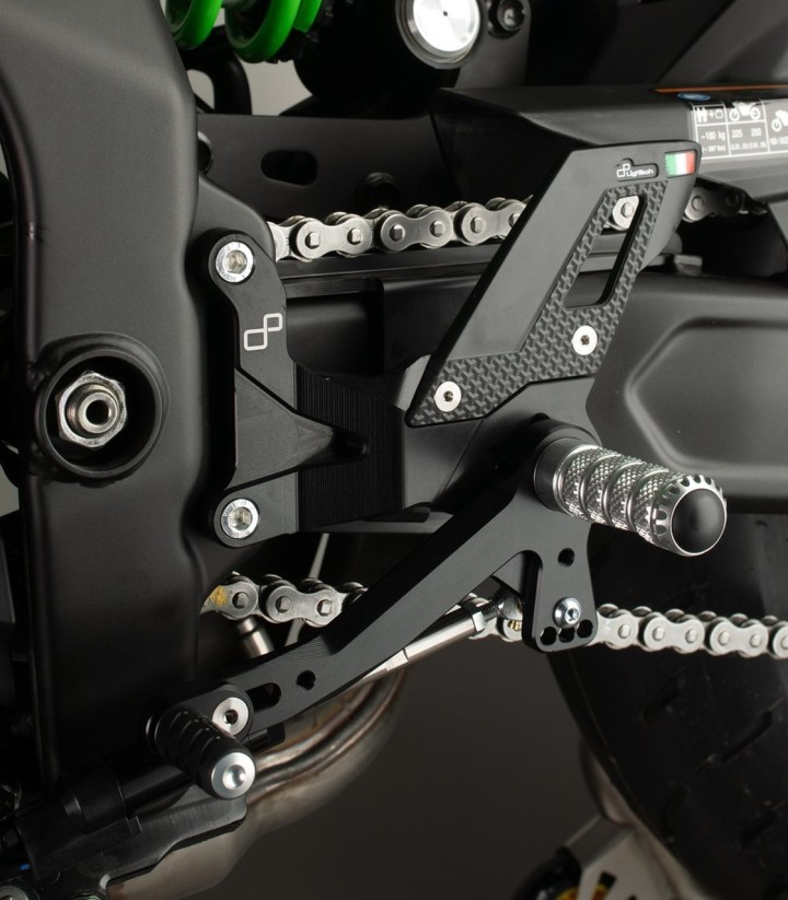 Estriberas Regulables LighTech para Kawasaki ZX 25 R (23-24), ZX 4 RR (24)