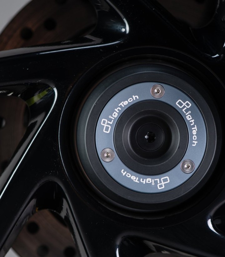 Protectores de Eje LighTech Traseros en Negro para varios modelos de Ducati