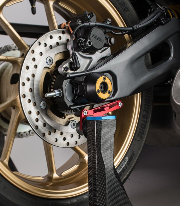 Protezioni perno ruota LighTech posteriori in color oro per Yamaha MT 07 (14-24), R7 (22-24)