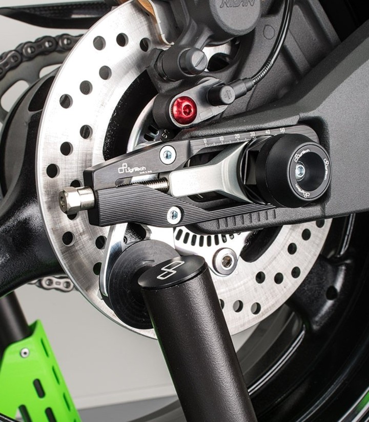 Protetores de eixo LighTech em preto para Kawasaki ZX 10 R (16-25)
