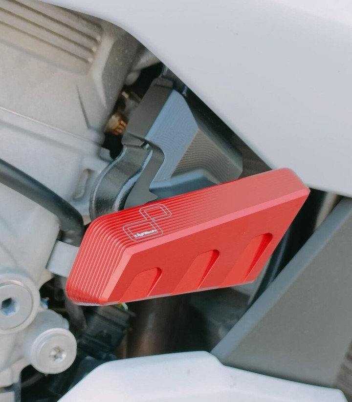 LighTech Frame Sliders Central Position in Red for BMW S 1000 R (21-23)