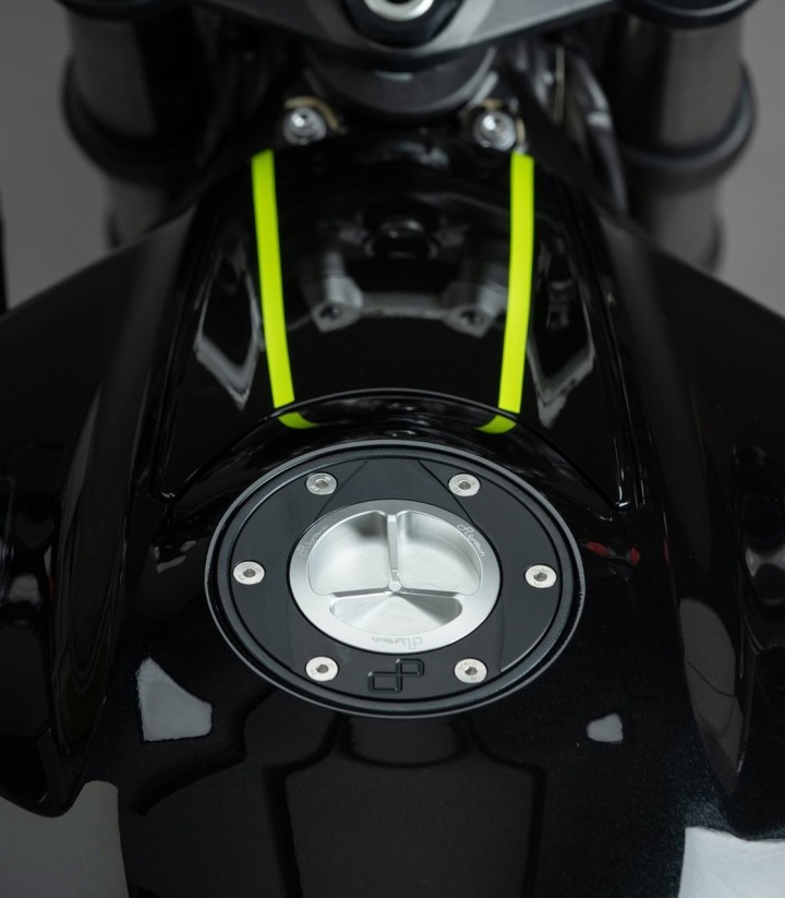 LighTech Tankdeckel mit Schraubverschluss in Schwarz für mehrere Modelle von Aprilia und Triumph