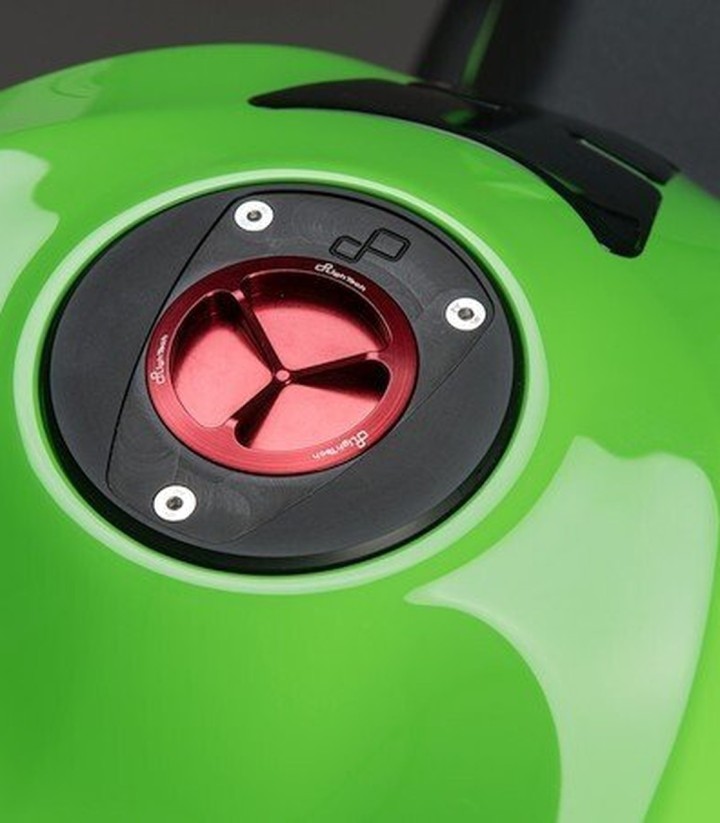 Tappo serbatoio a vite LighTech rosso per diversi modelli Kawasaki