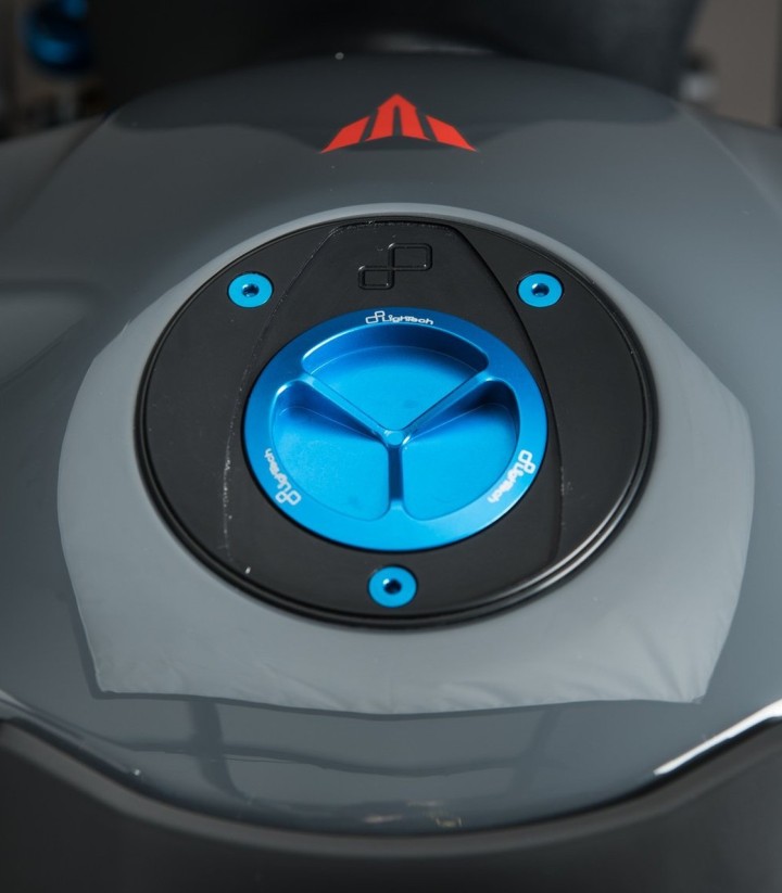 Tampão de depósito roscado LighTech em azul-cobalto para vários modelos de Ducati e Yamaha